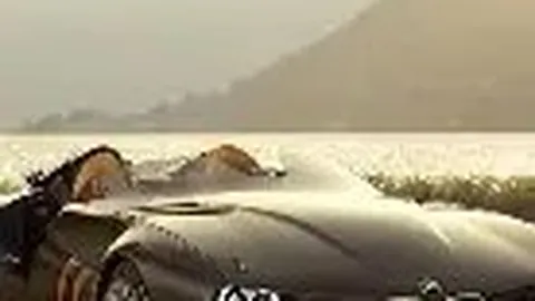 霍伊伦回英与女友购物，选购牛奶于超市